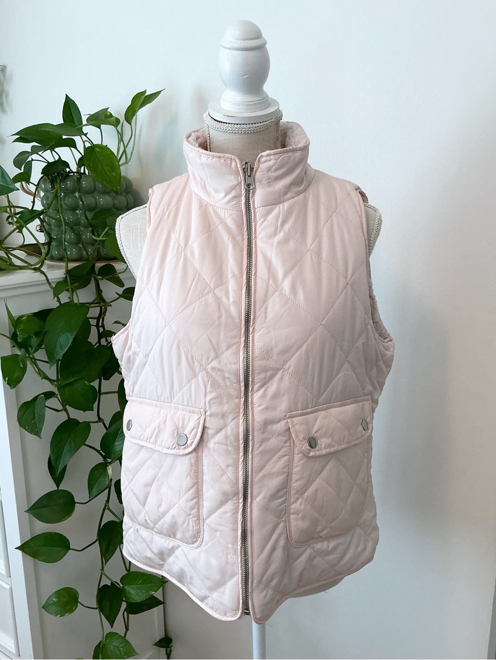 Francesca’s x Blue Rain | Light Pink Reversible Sherpa Quilted Vest size Large